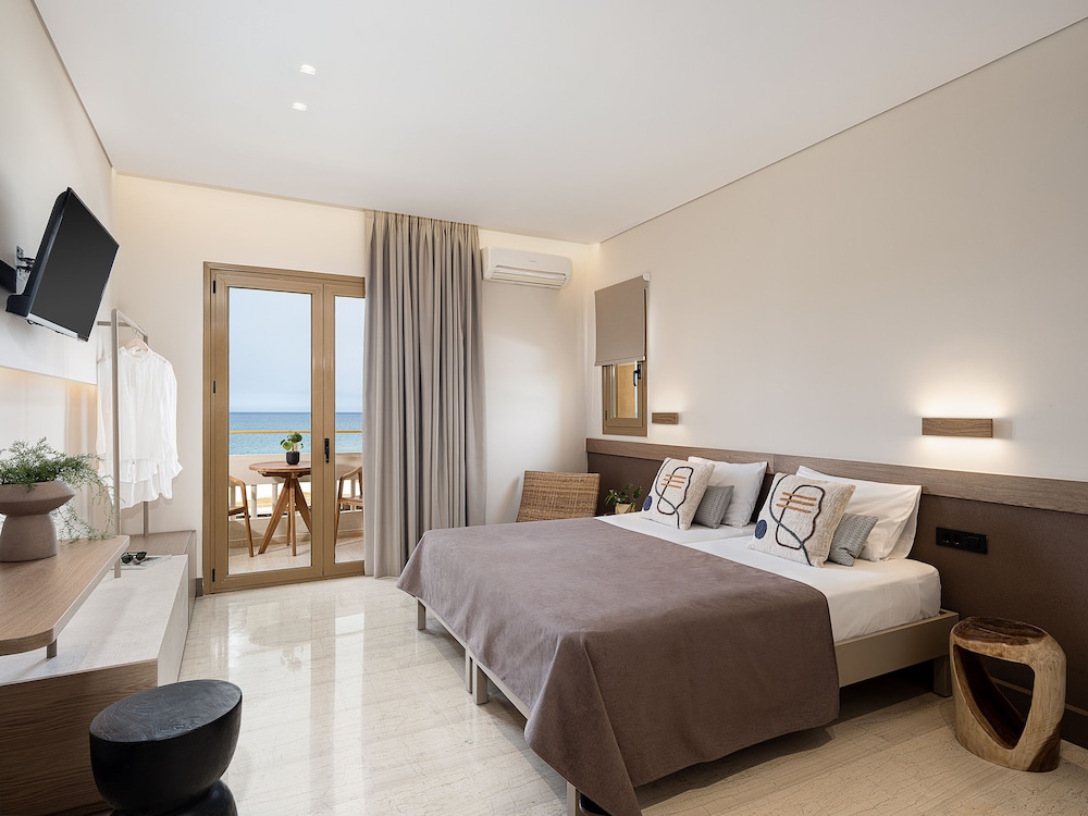 DELUXE, QUEEN BED, SEA VIEW