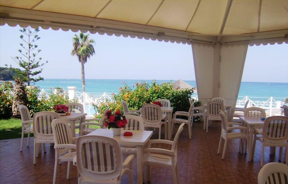 Cala Petrosa Resort. 36/55