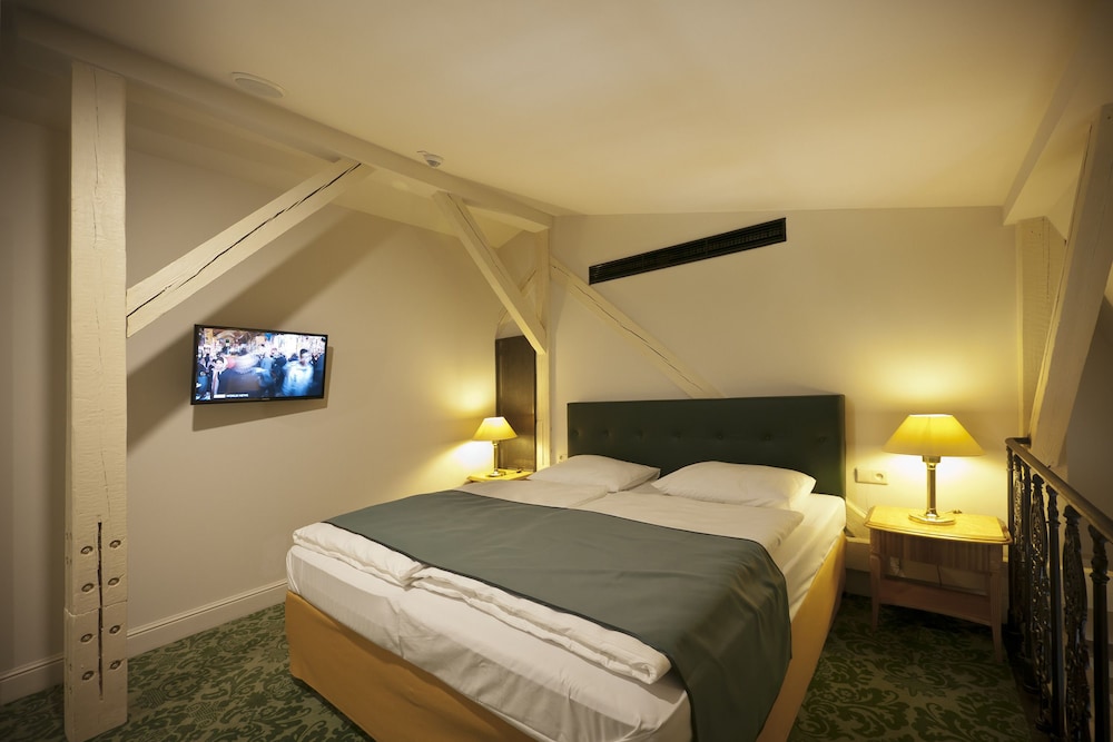 TOWER, SUITE