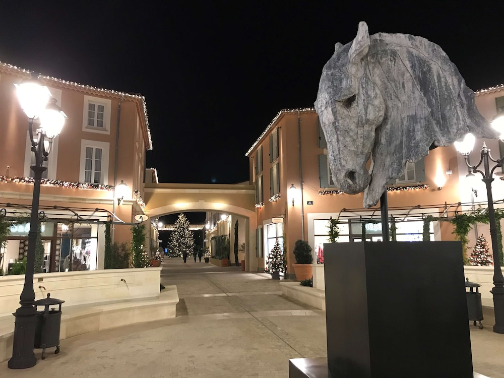 PREMIERE CLASSE ISTRES 9/41