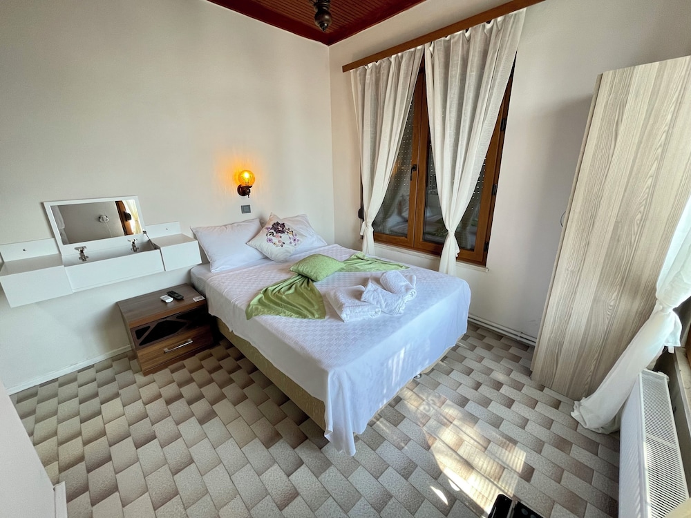 Villa Ece Pansiyon 11/40