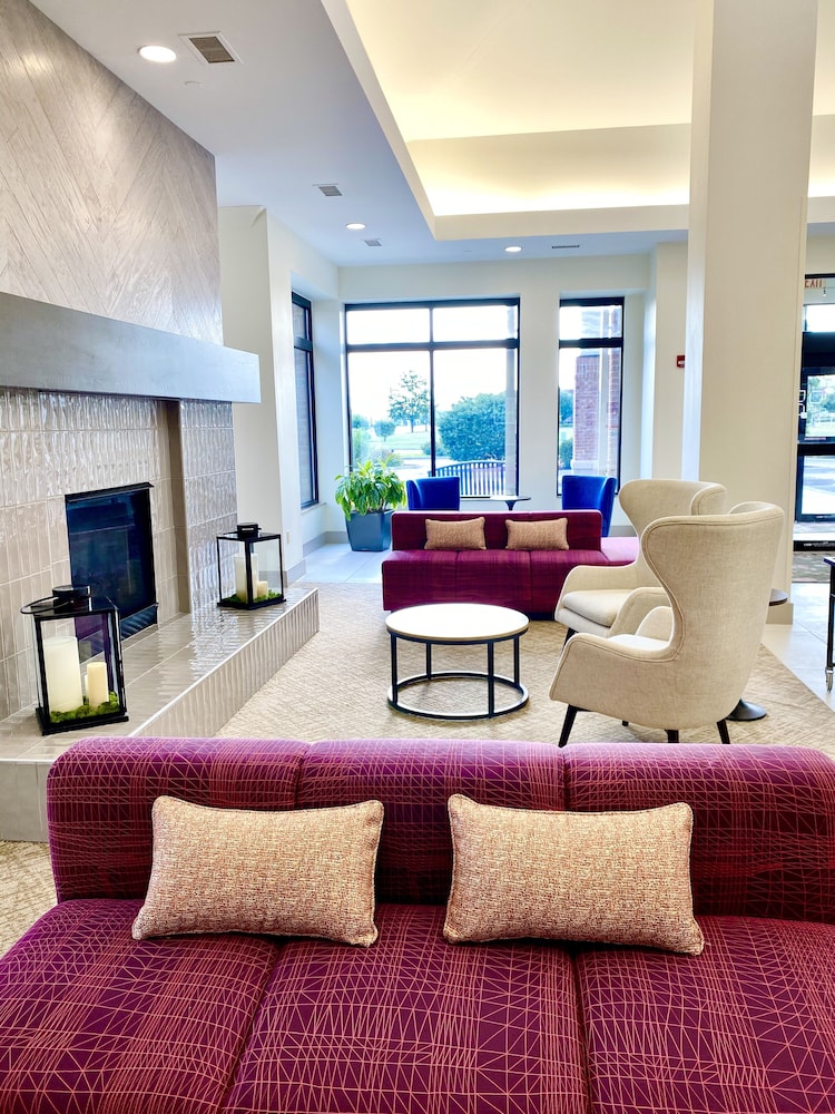 Hilton Garden Inn Oconomowoc 44/74