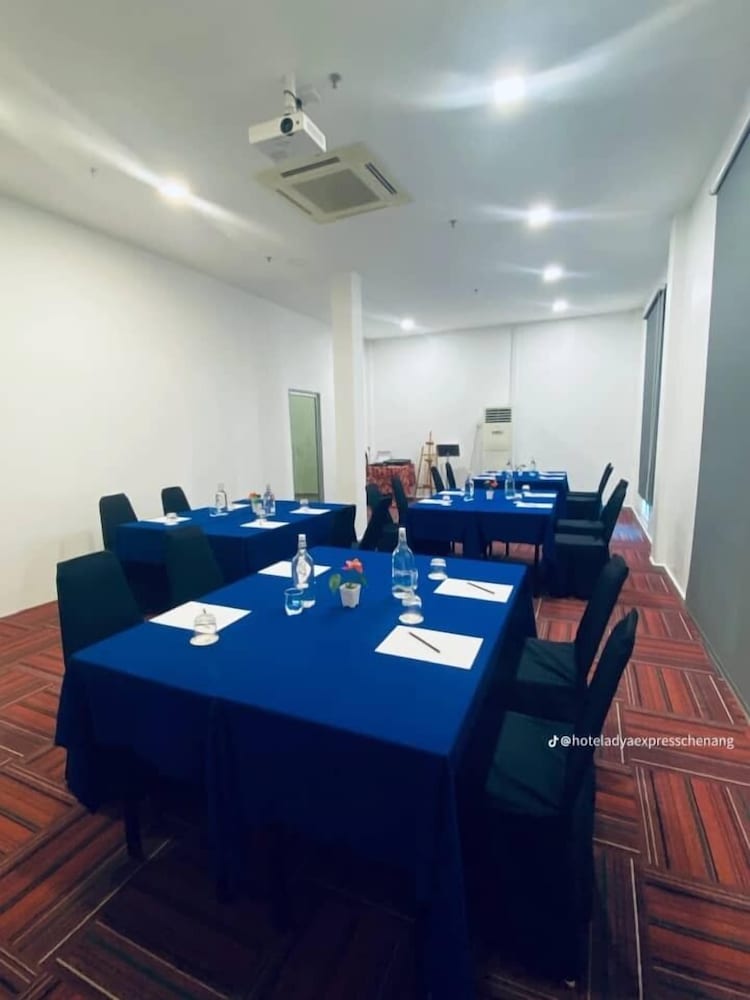 Hotel Adya Express 50/60