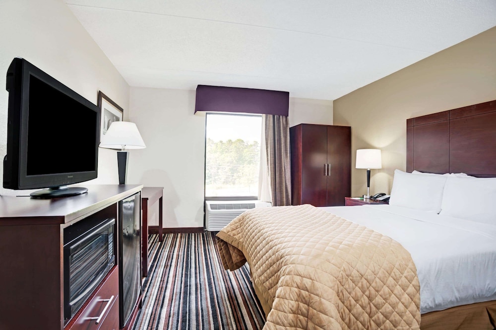 Wyndham Garden Charlotte Executive Park 5/23