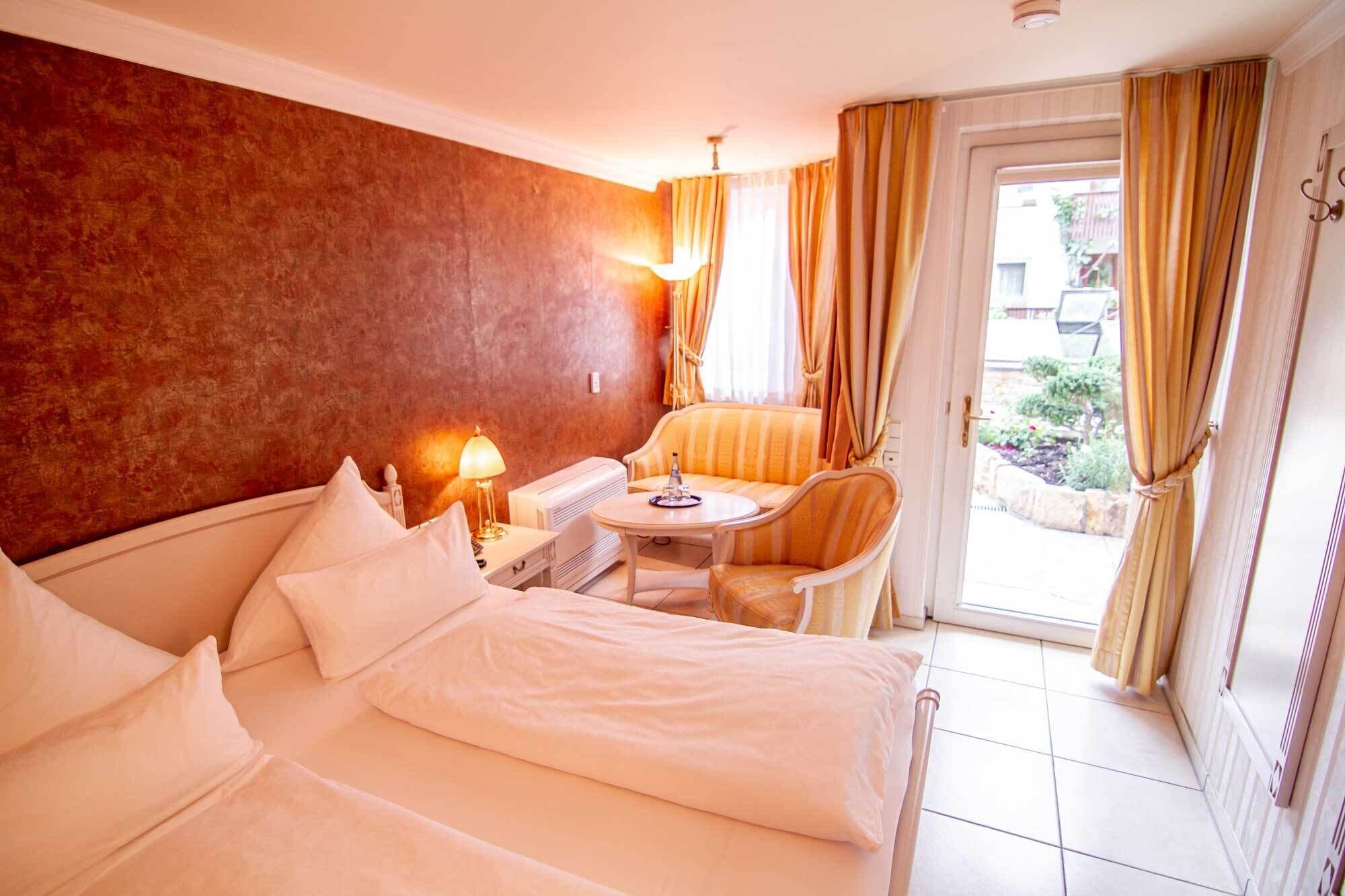 Castle, Comfort, Queen Bed