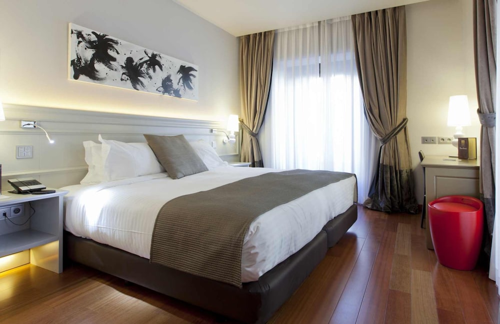 PREMIUM, KING BED, CITY VIEW