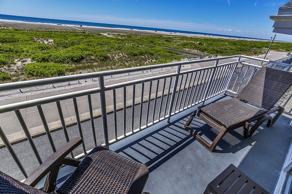 Crusader Oceanfront Resort and Restaurant 3/41