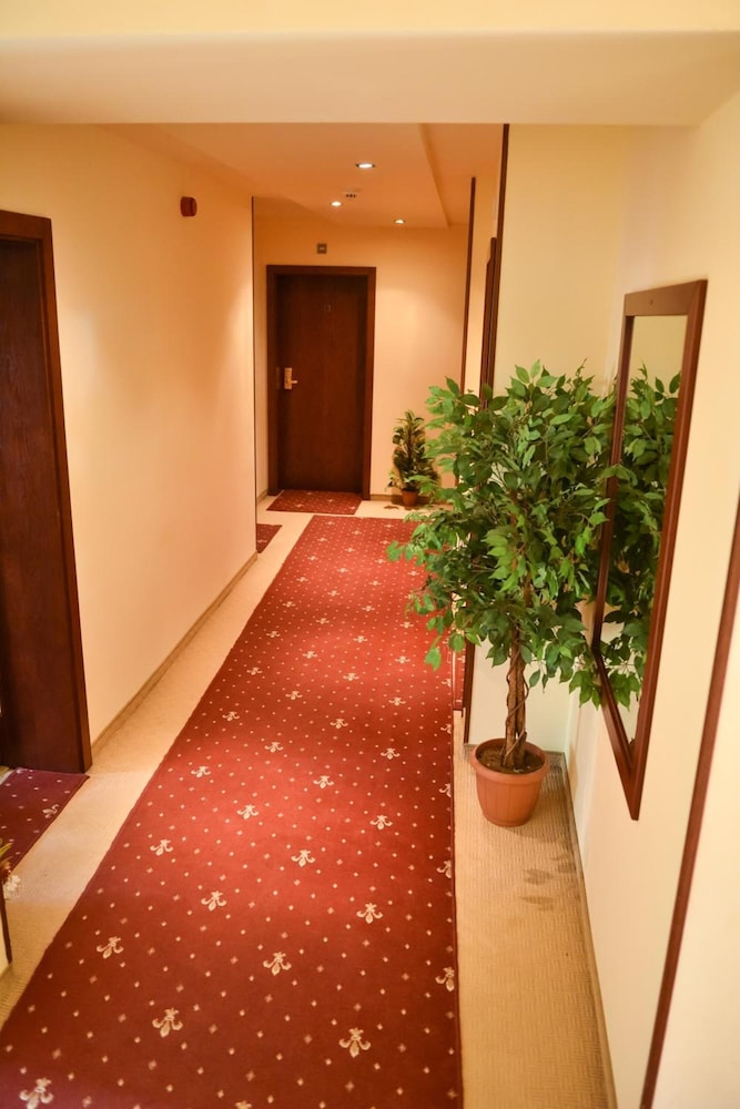 Martin Hotel 22/45