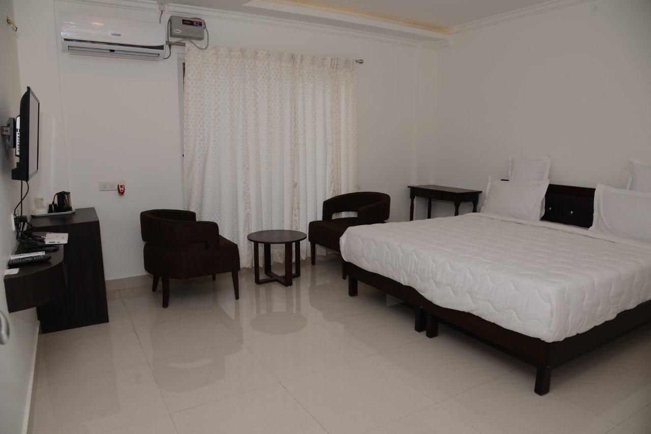 1 BEDROOM, EXECUTIVE, GARDEN VIEW