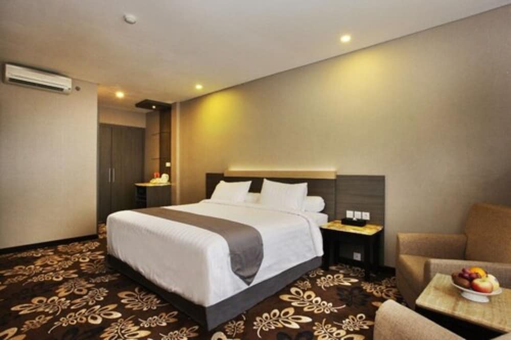 Pyramid Suites 18/54