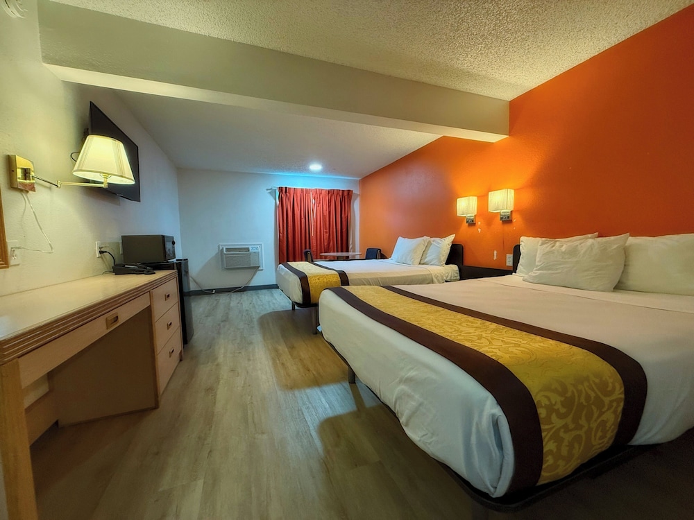 Hermiston Inn & Suites 12/50