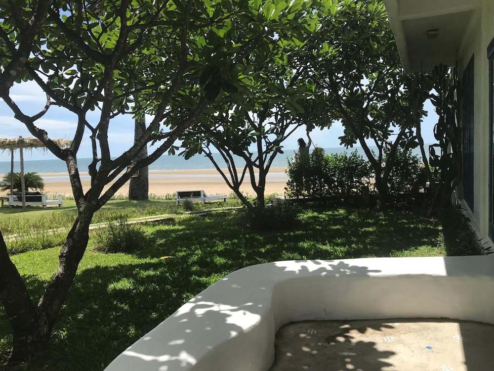 Hua Plee Lazy Beach 42/50