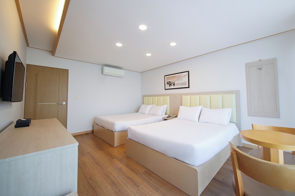Shin Shin Hotel Jeju City 24/60