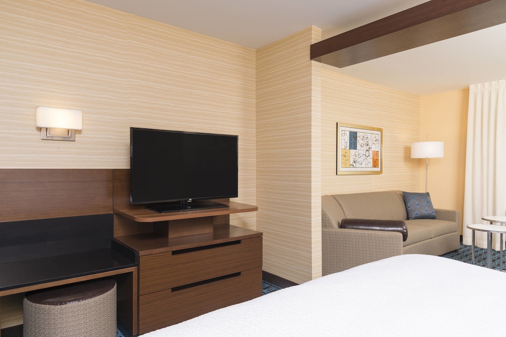 Fairfield Inn & Suites by Marriott Indianapolis Fishers 9/44