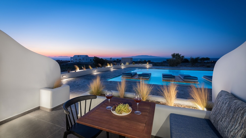 Volcanic Arc Santorini Suites 37/59