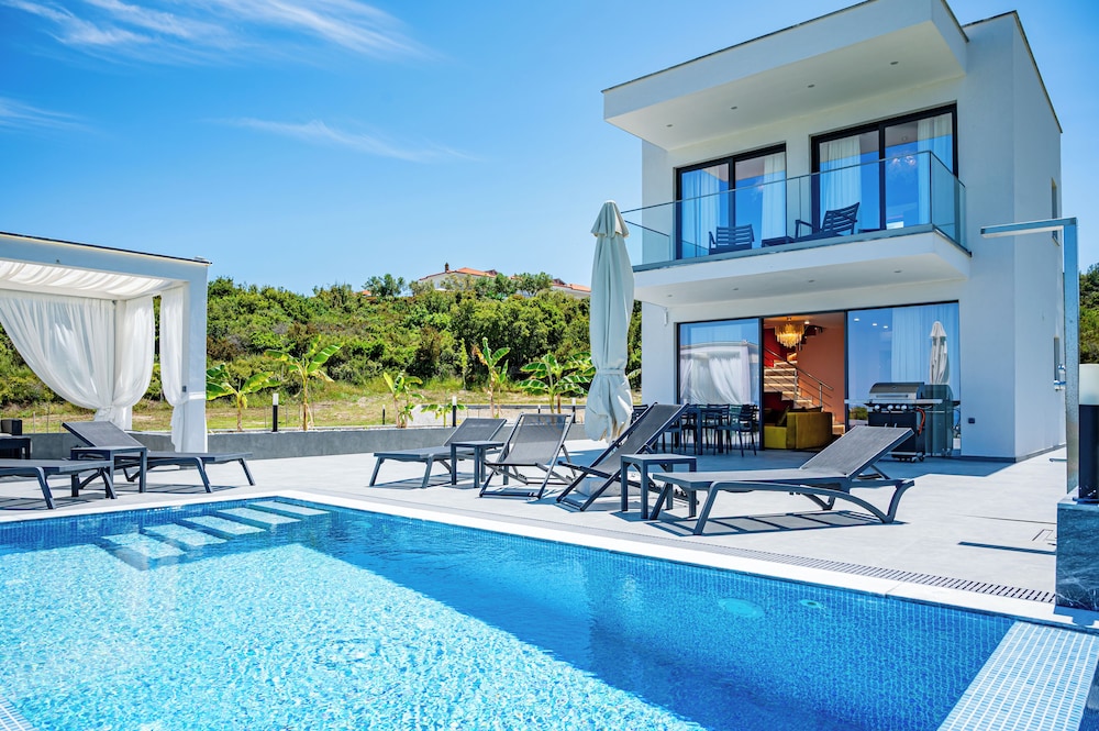 Continent Villas 45/64