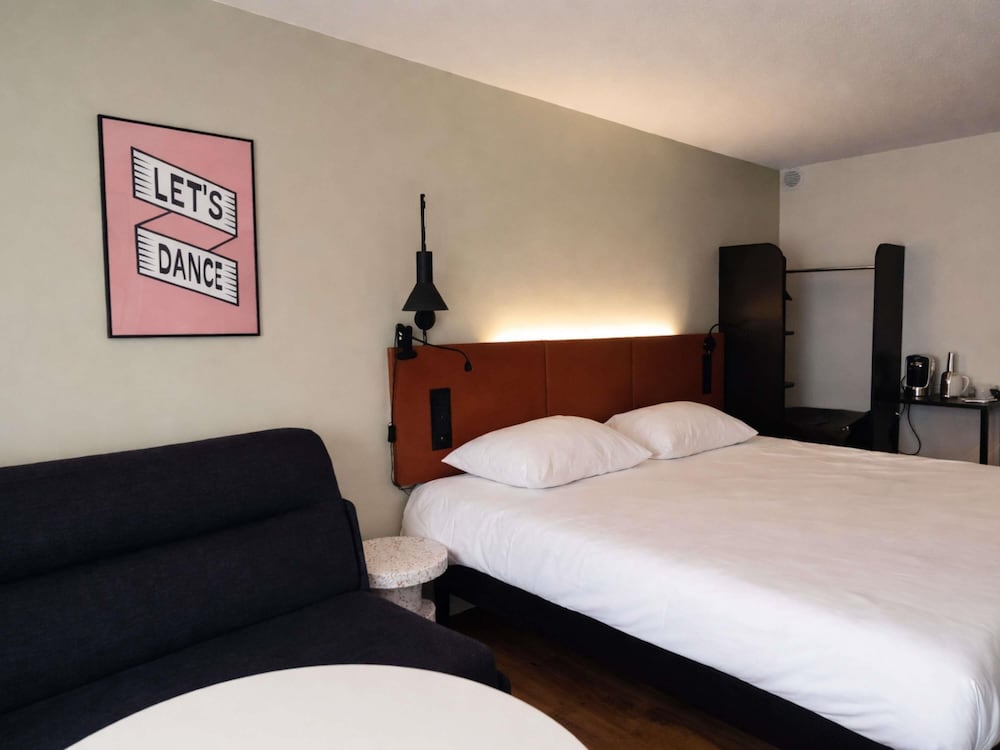 SUPERIOR, DOUBLE BED, SOFA