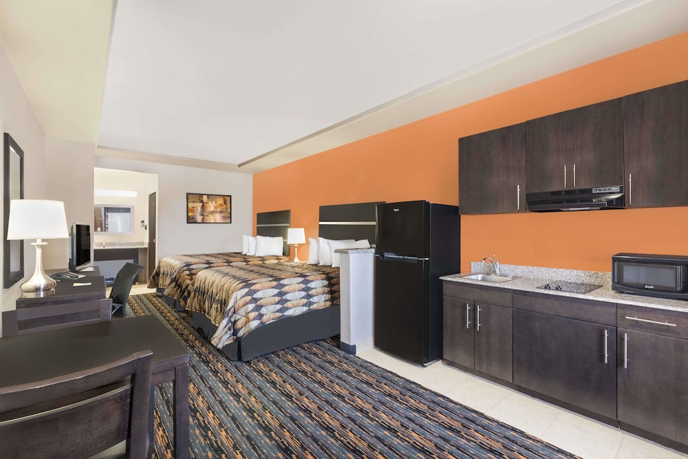 Days Inn by Wyndham Dilley 6/21