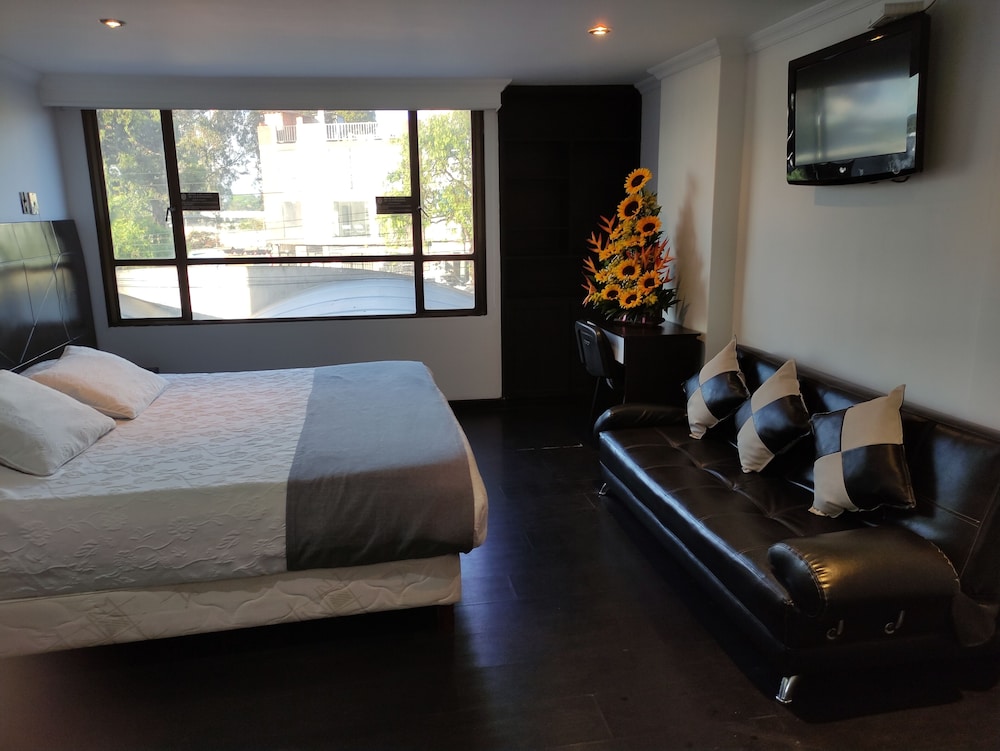 Hotel Ejecutivo Av La Esperanza 12/18