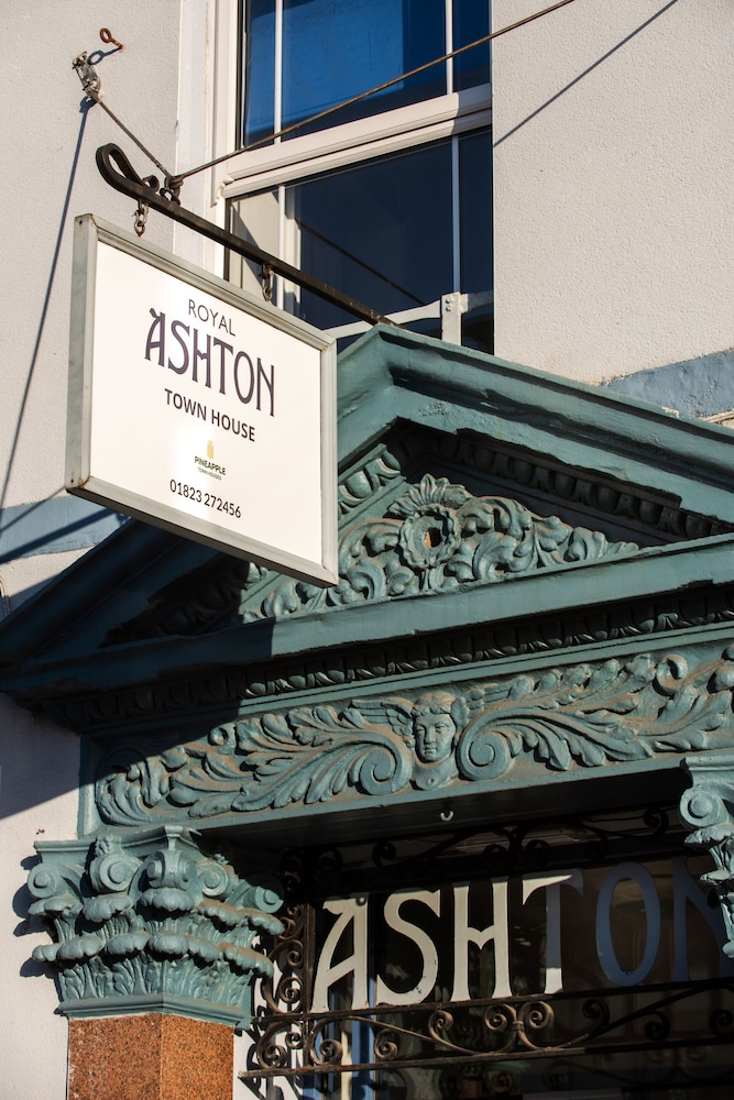 Royal Ashton Hotel 2/67