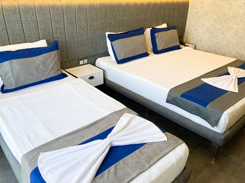 Nenessa Hotel 6/20