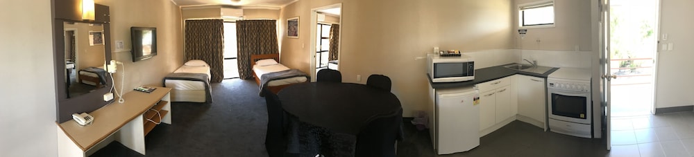 ASCOT EPSOM MOTEL 31/36