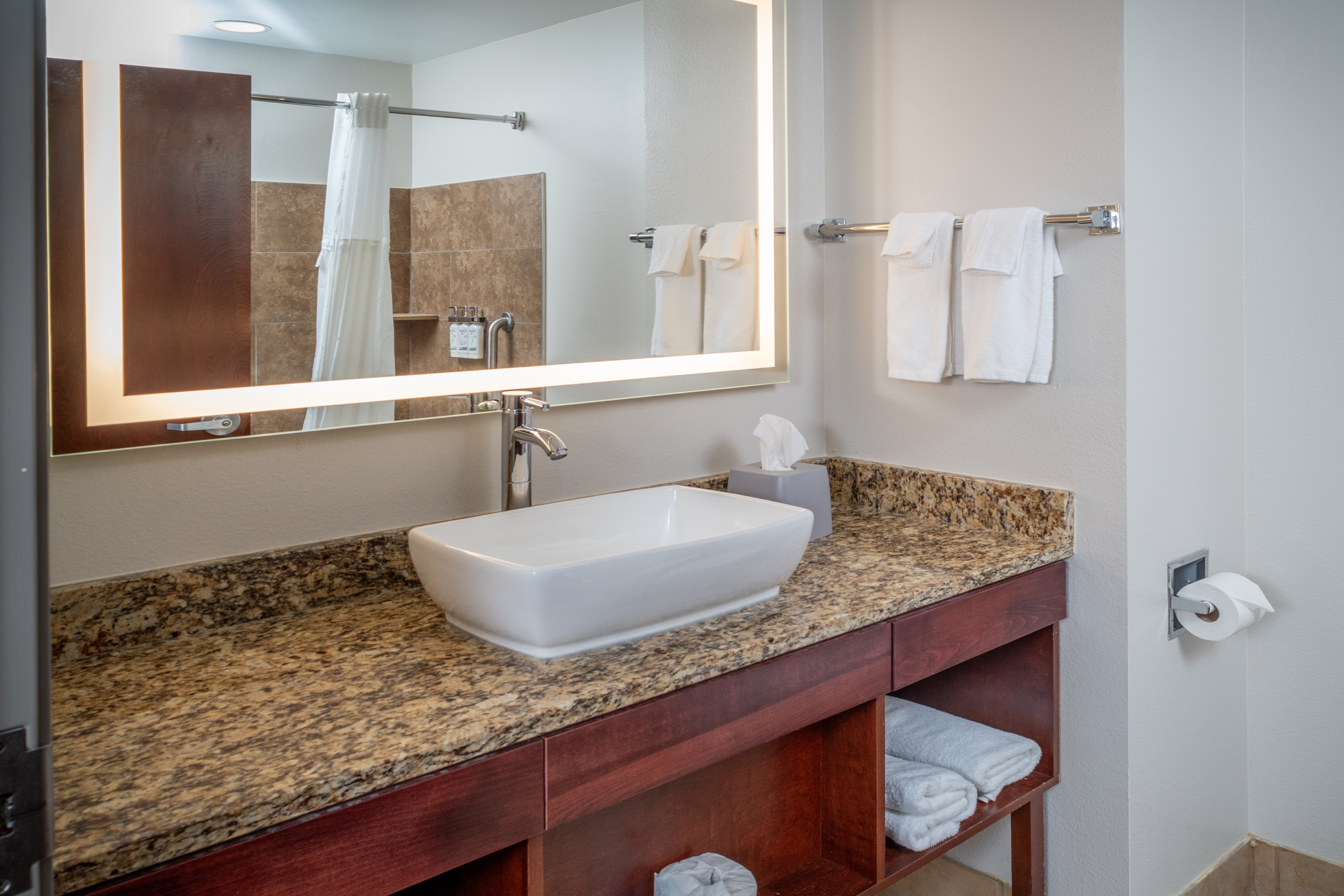 Holiday Inn Express Hotel & Suites Cross Lanes 74/75