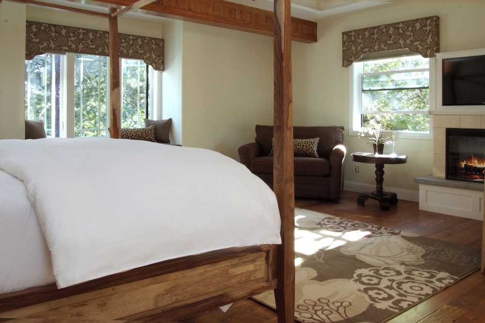 Romance, King Bed