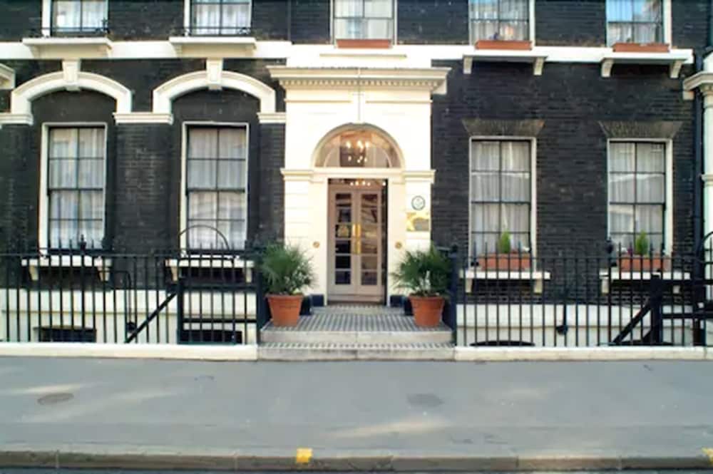 The Garth Hotel B Amp B 25/27