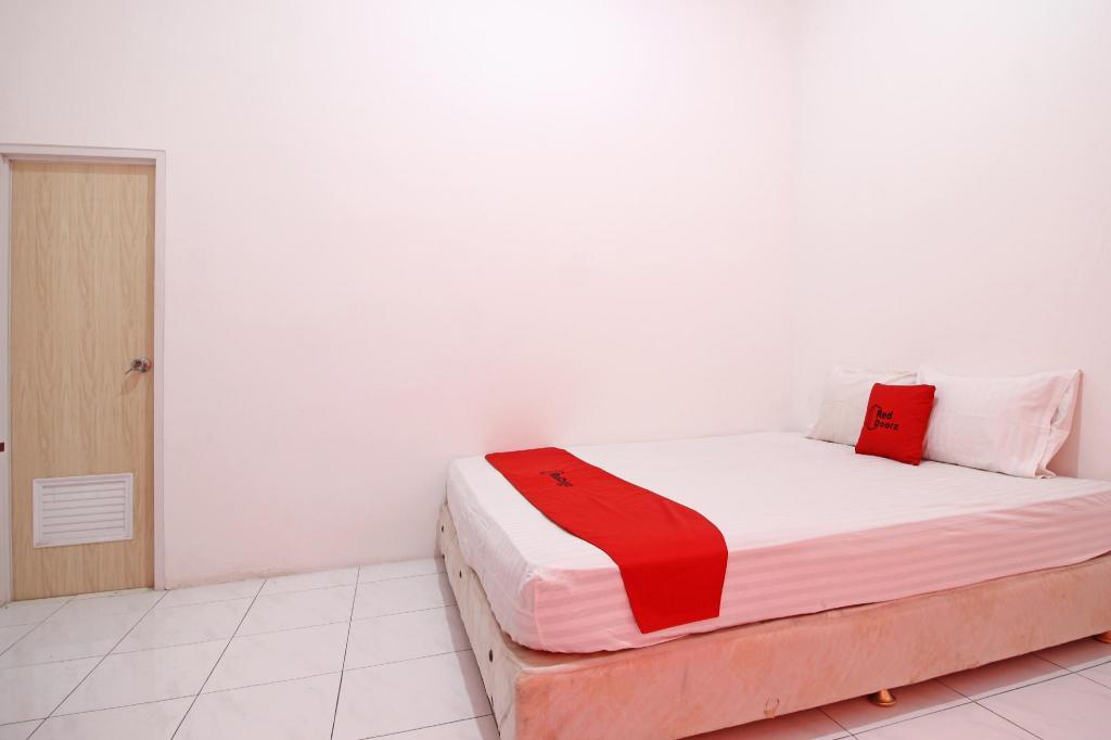 RedDoorz near Terminal Tirtonadi 12/20