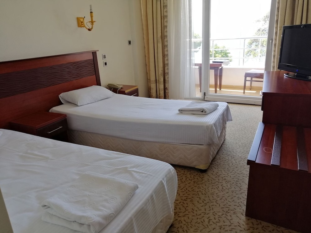 Lake Life Hotel 14/50