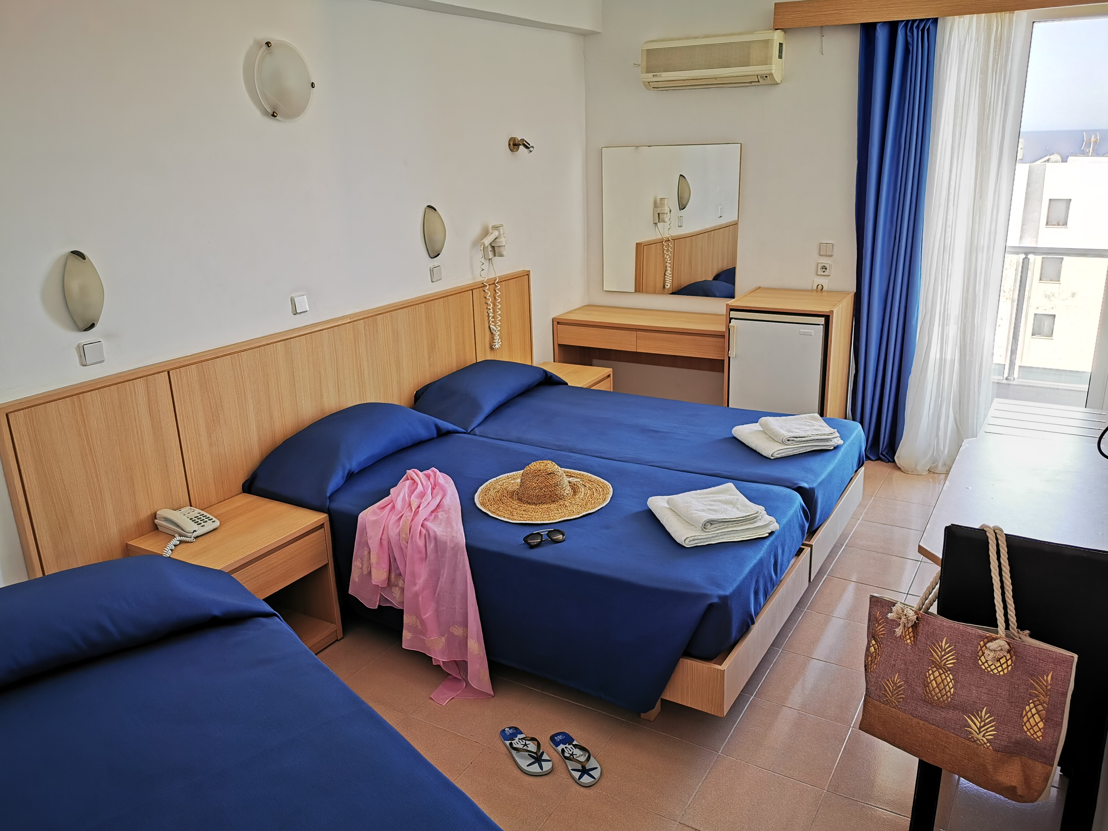 TRIPLE ROOM