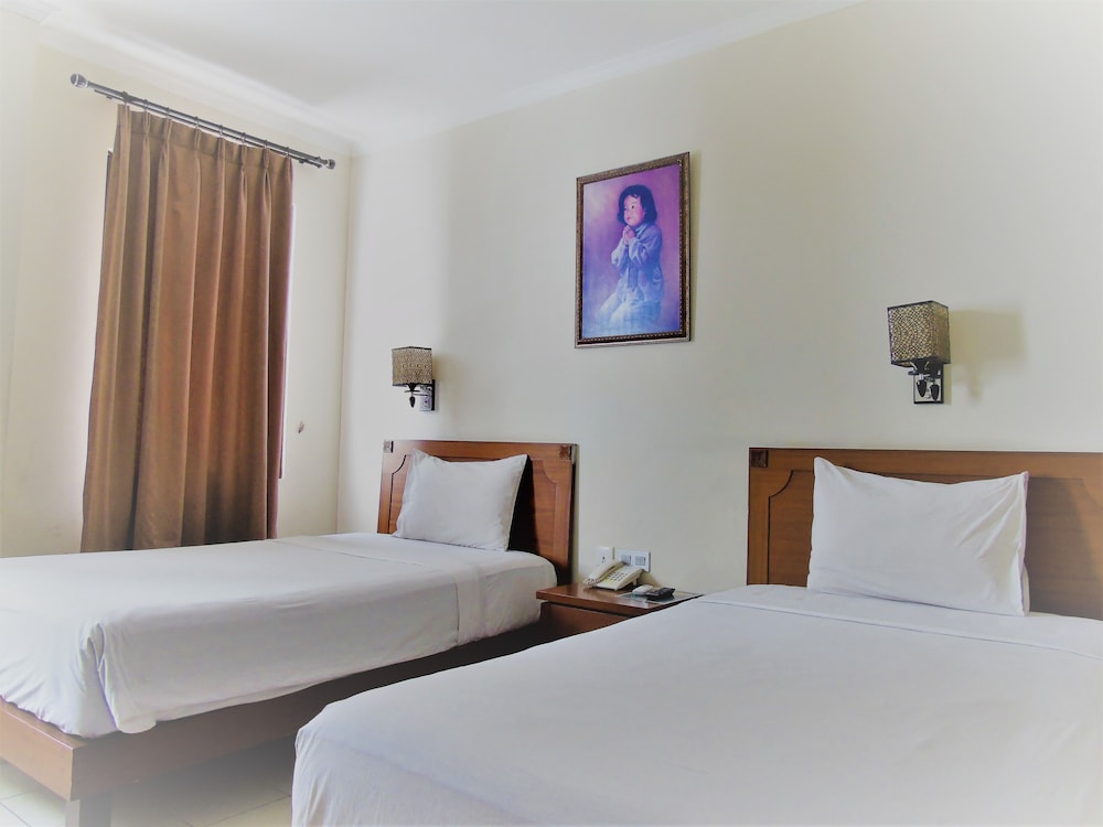 Pia Hotel Cirebon 4/15