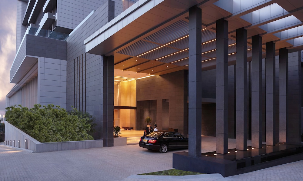 Trident Hyderabad 6/54