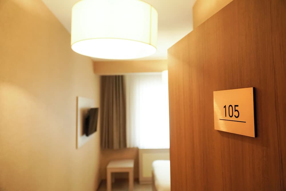 Otel Cinas 16/36