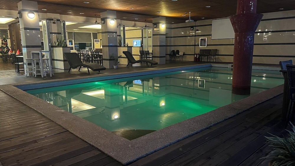Townhouse Oak Vera Hotel Near Clark International Airport 38/57