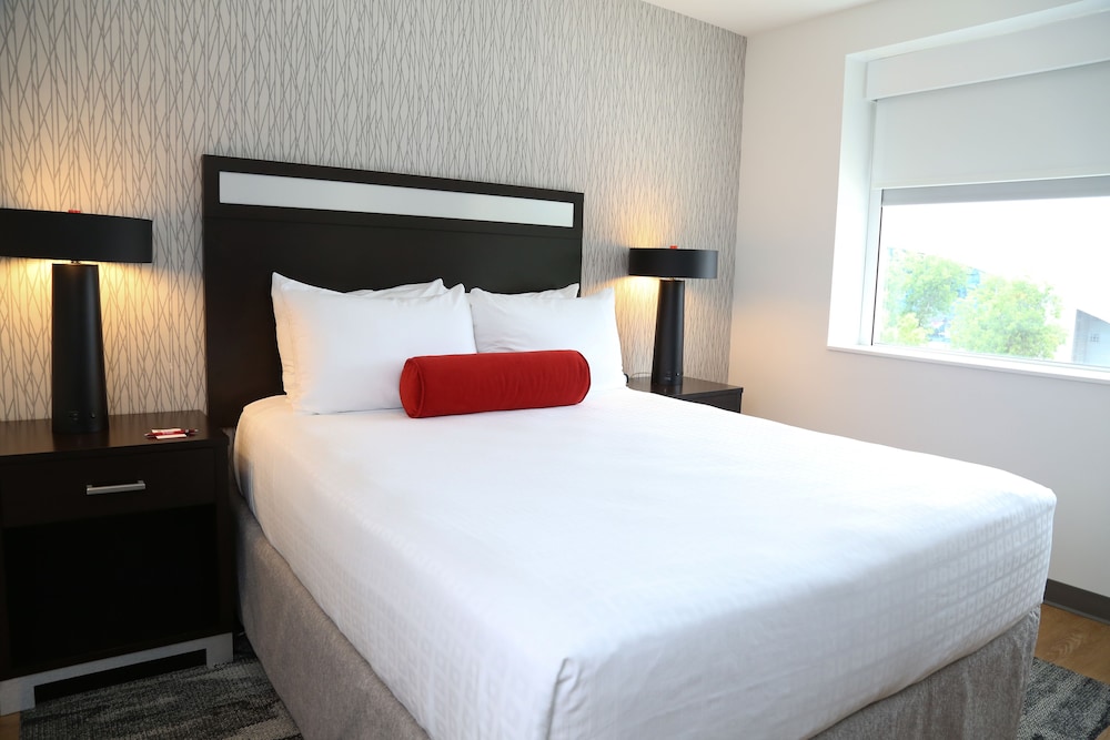 The University of Georgia Center for Continuing Education and Hotel 15/50