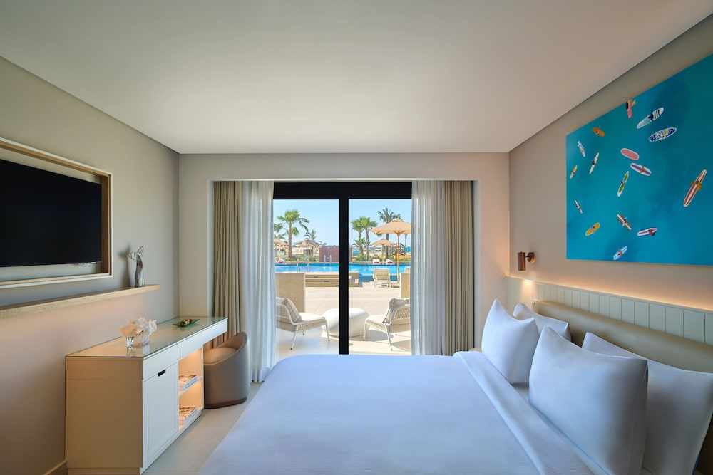 1 Bedroom, Suite, King Bed, Direct Pool Access