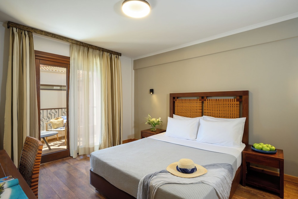 Elisso Hotel 10/50