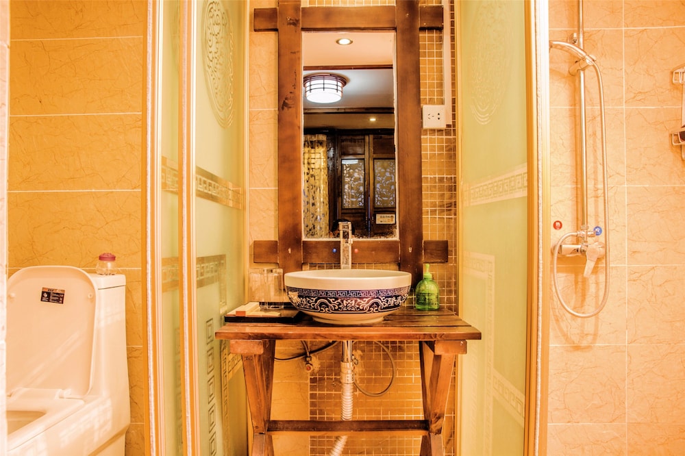 Lijiang Xueshanyu Inn 33/36