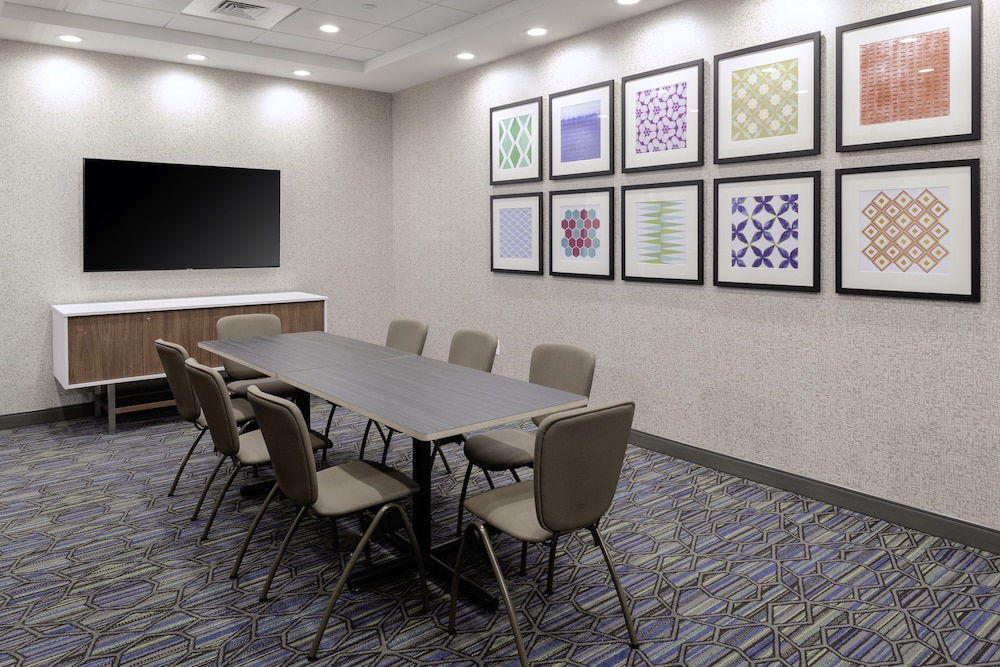 Holiday Inn Express and Suites Phoenix East - Gilbert 49/66