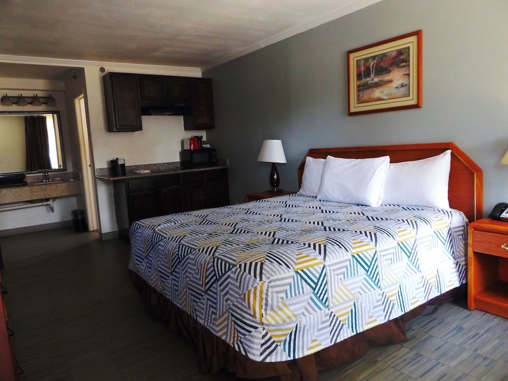 STANDARD, KING BED, KITCHEN