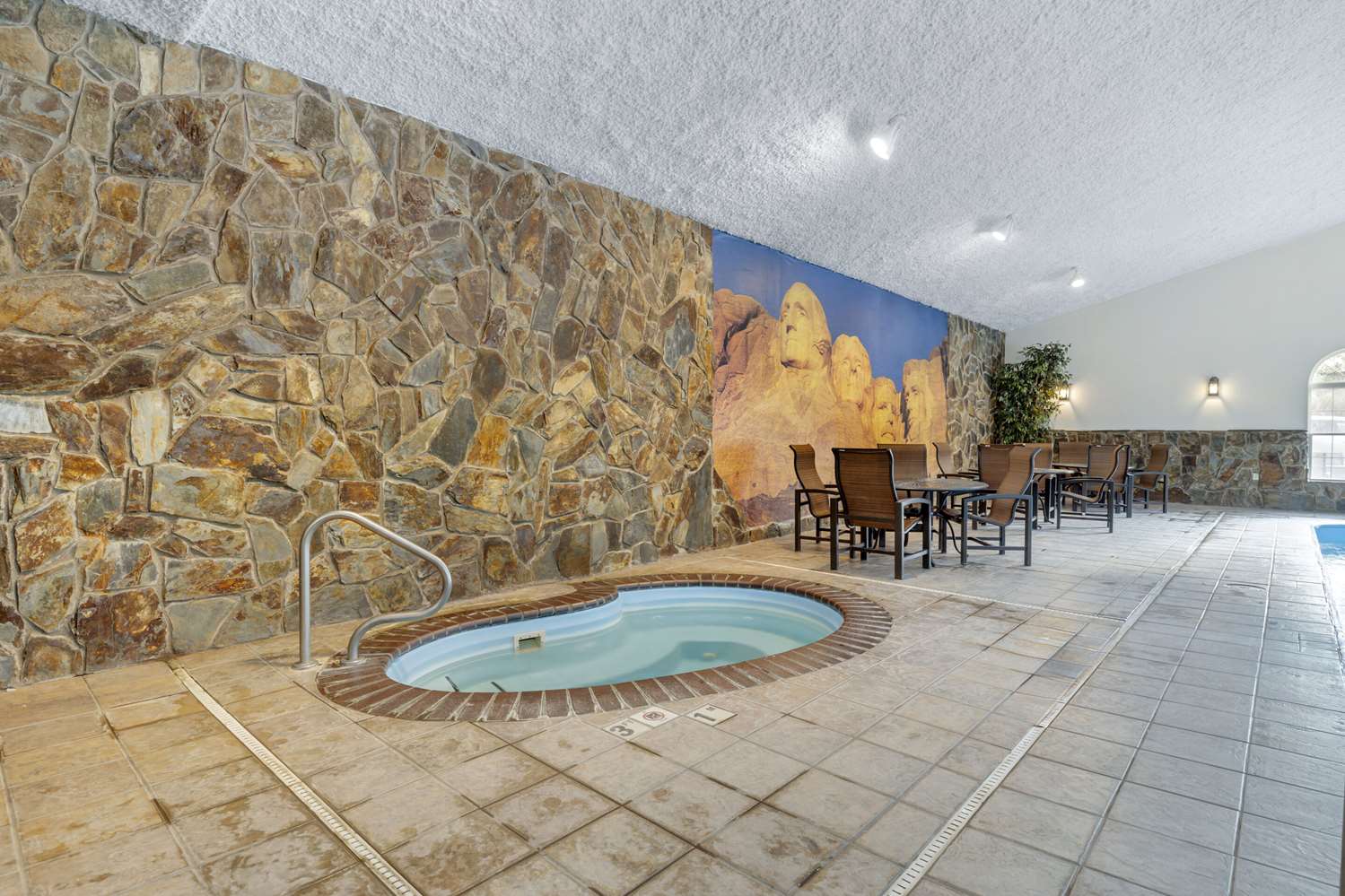 Comfort Inn & Suites Mt. Rushmore 6/14