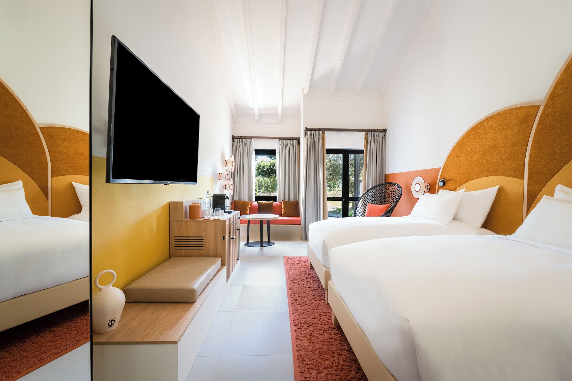 Connecting, King and Twin Beds, Outdoor View