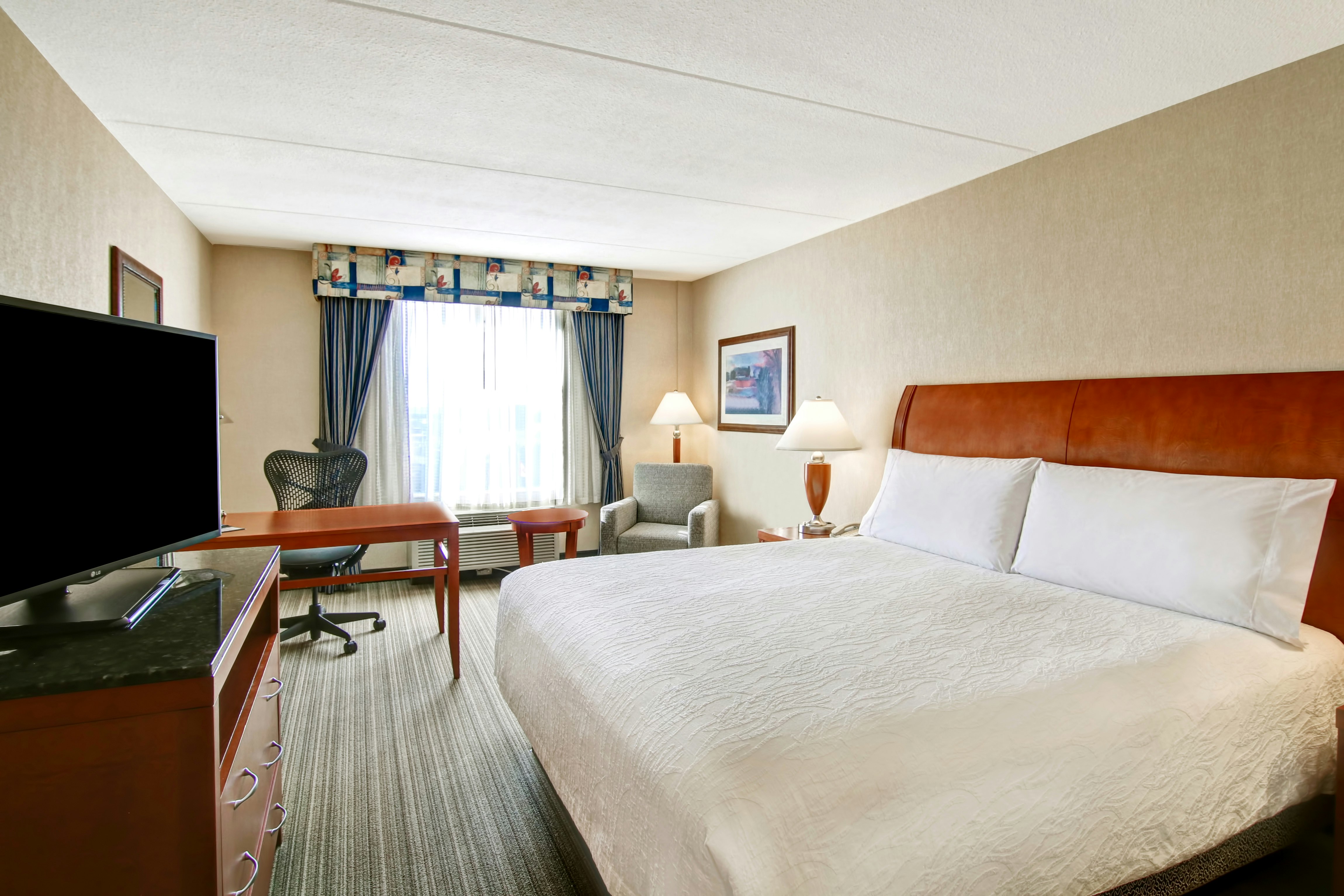 ROOM, KING BED