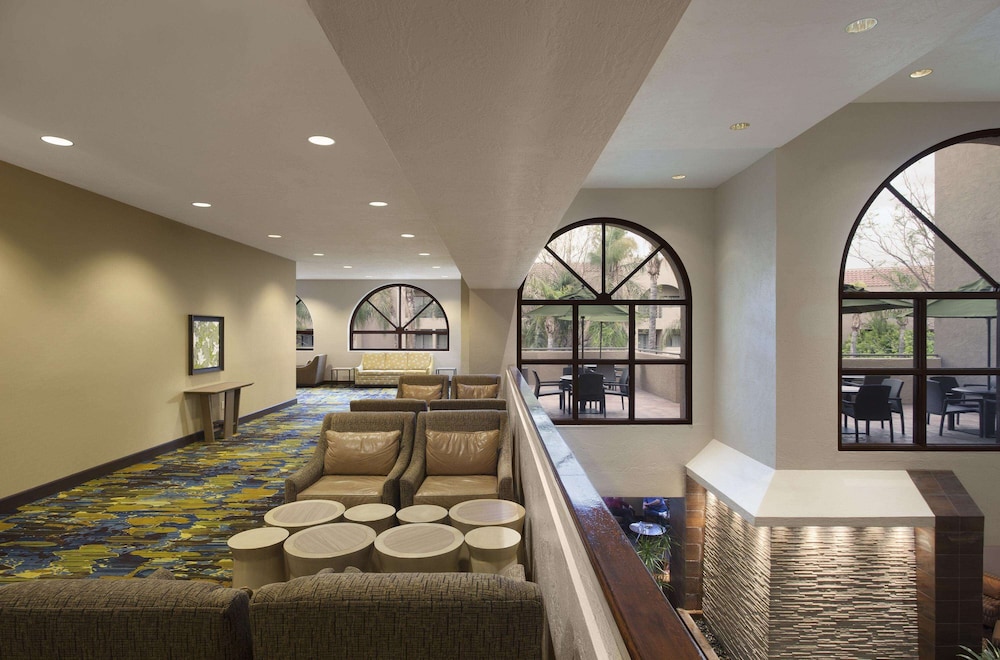 Embassy Suites by Hilton Phoenix Tempe 36/56