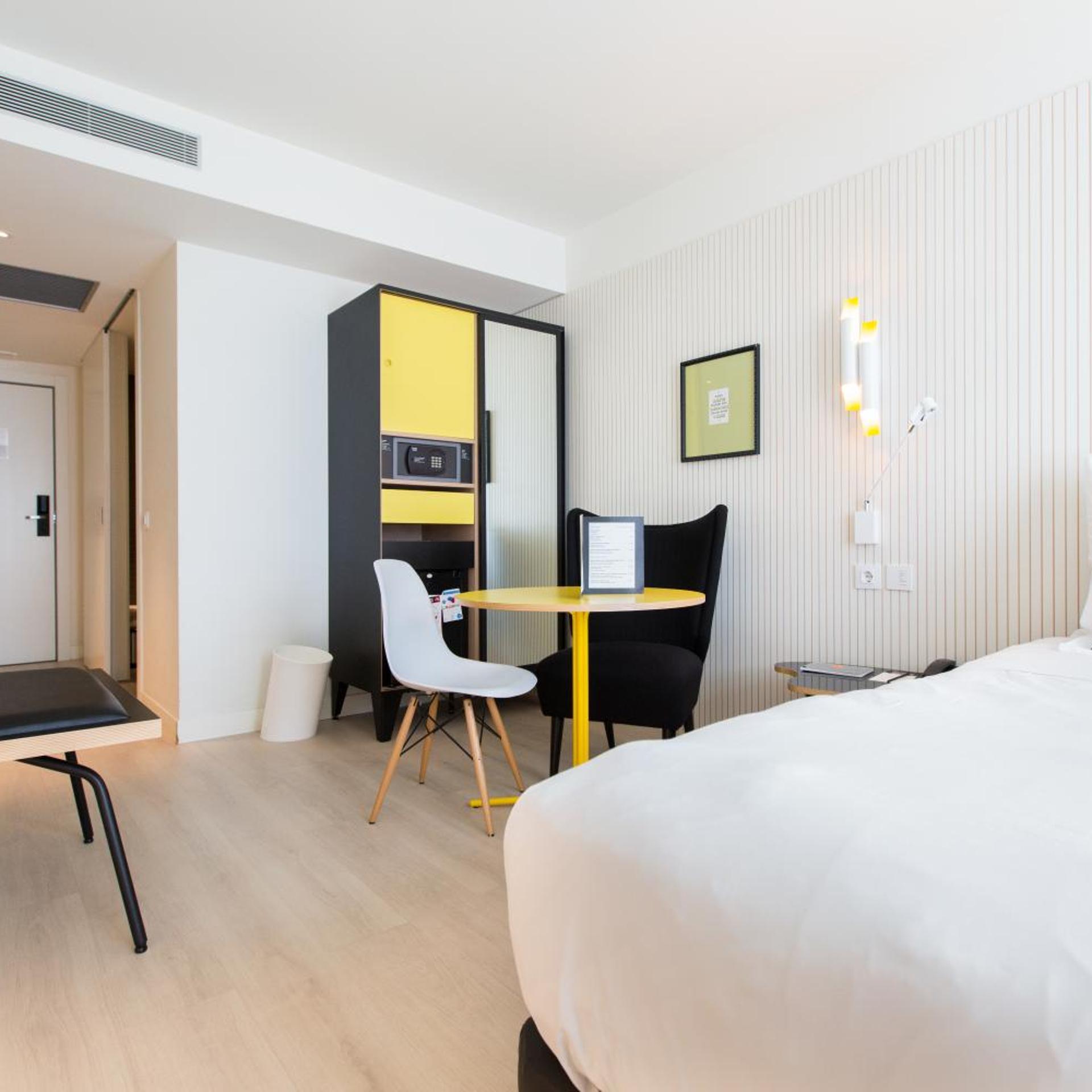 غرفة بسرير مزدوج أو سريرين منفصلين مع سرير إضافي، Vincci Bit Hotel 3/10
