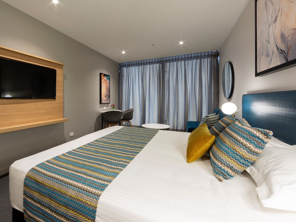 Mercure Canberra Belconnen 16/69