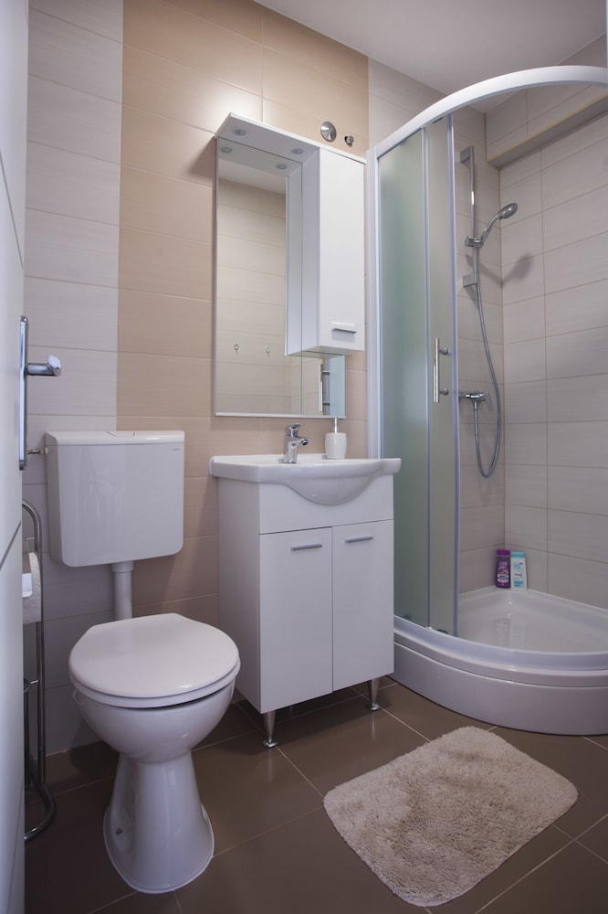 London Rooms Zagreb Airport 42/48