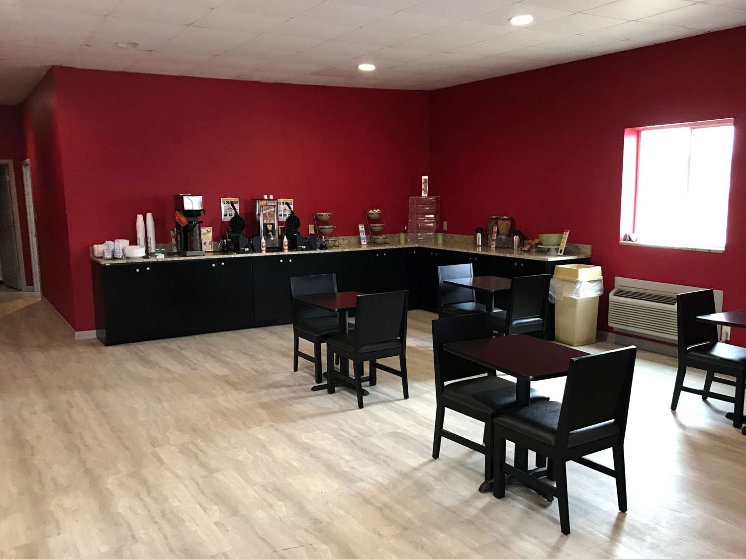 Americas Best Value Inn Brinkley 2/3